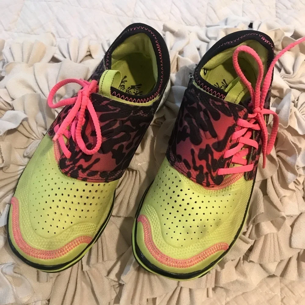 👟 RARE Under Armour Cheetah Sneakers